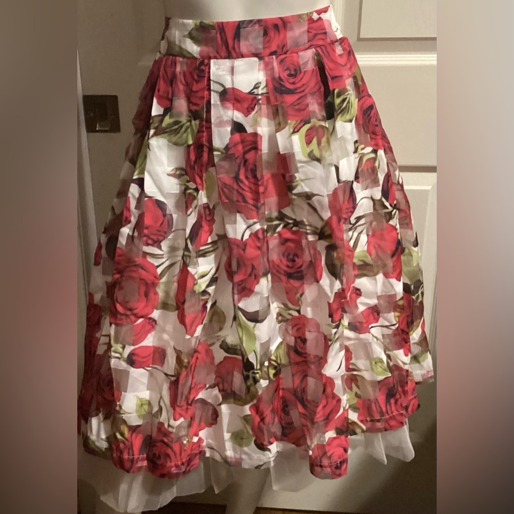 BEAUTIFUL RED FLOWER SKIRT